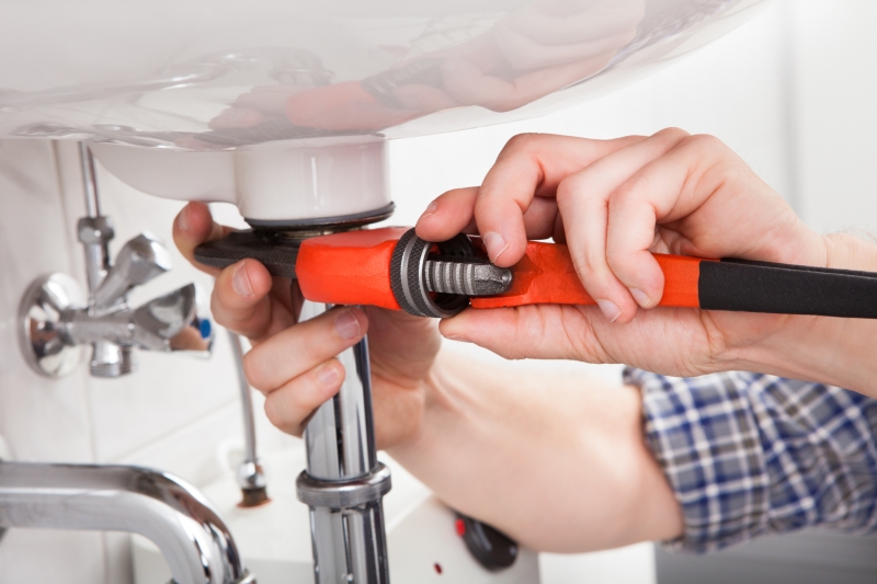 Emergency plumber attending a job in Finchley Central